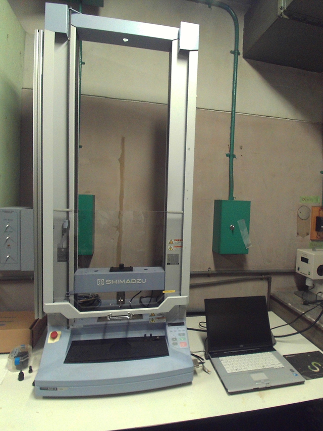 Material testing machine